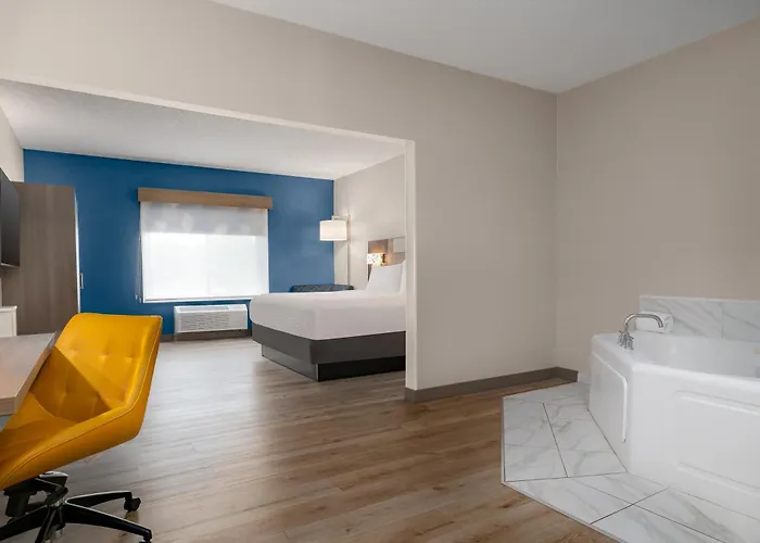 Holiday Inn Express & Suites Southfield - Detroit